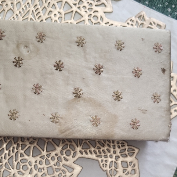 Vintage Embroidered Glove Box – Floral Threadwork – Satin or Silk Exterior - Picture 9 of 9